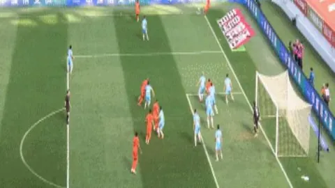 西班牙国家队官宣：曼城后卫拉波尔特加盟，备战今夏欧洲杯征程